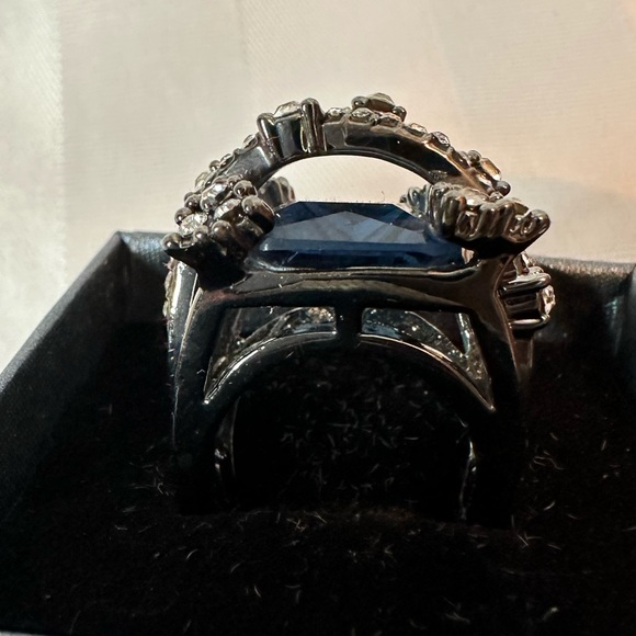 Vintage large black CZ sapphire and diamond cocktail ring - Picture 9 of 10